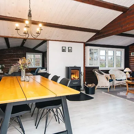 6 Person In Glesborg