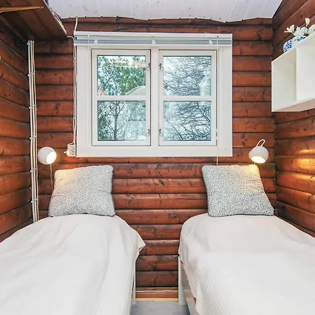 6 Person In Glesborg